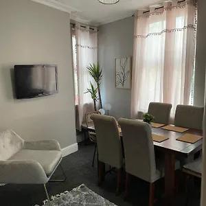 Perfect For Large Groups, Sleeps 15 Close To Centre Sheffield